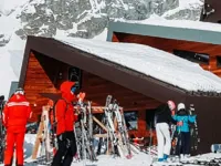 https://arcade-games.space/game/ski-resort-hidden-snowflakes
